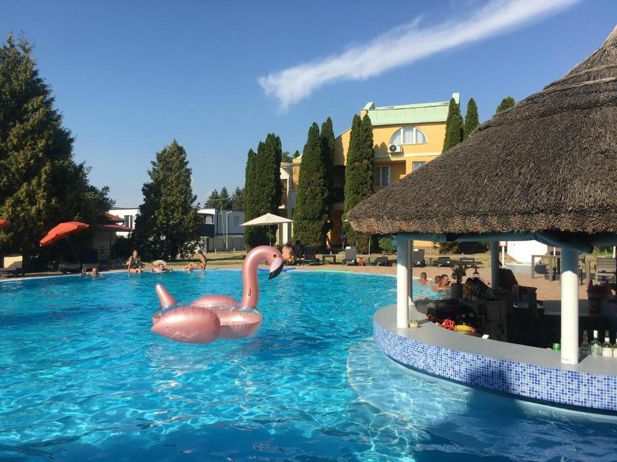 Helena Studio Apartman Сиофок Екстериор снимка